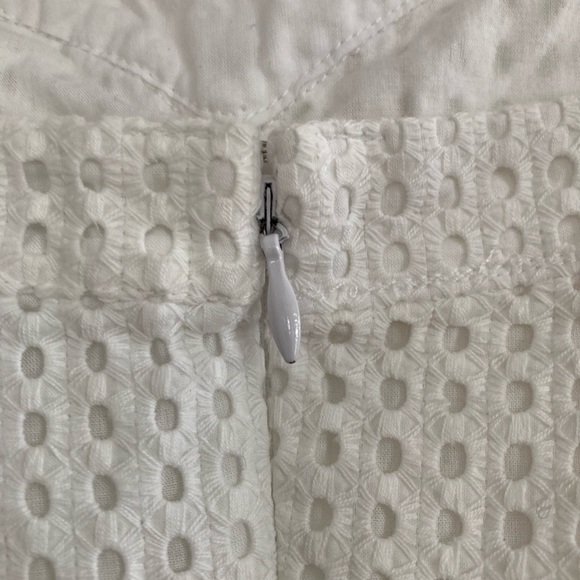 Guess white eyelet romper with adjustable straps and pockets. Size 2 - Picture 5 of 11